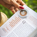 Café com Deus Pai Vol.6 (capa dura) + Lata com 3 un. alfajor Velutti